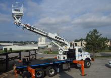 ट्रक माउंटेड टेलीस्कोपिक बूम लिफ्ट Elliott Equipment G72F HiReach