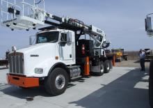 ट्रक माउंटेड टेलीस्कोपिक बूम लिफ्ट Elliott Equipment G72R HiReach