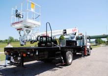 ट्रक माउंटेड टेलीस्कोपिक बूम लिफ्ट Elliott Equipment G85F HiReach