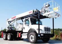 ट्रक माउंटेड टेलीस्कोपिक बूम लिफ्ट Elliott Equipment G85R HiReach