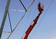 ट्रक माउंटेड टेलीस्कोपिक बूम लिफ्ट Elliott Equipment H110F HiReach