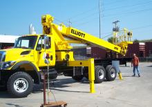 ट्रक माउंटेड टेलीस्कोपिक बूम लिफ्ट Elliott Equipment H90F HiReach