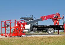 ट्रक माउंटेड टेलीस्कोपिक बूम लिफ्ट Elliott Equipment L55R HiReach 
