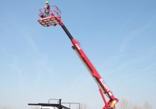 ट्रक माउंटेड टेलीस्कोपिक बूम लिफ्ट Elliott Equipment L60R HiReach 