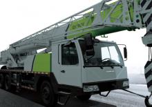 ट्रक-माउंटेड टेलीस्कोपिक क्रेन Zoomlion ZTC300V532