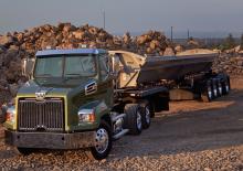 ट्रक ट्रैक्टर - ट्रैक्टर यूनिट Western Star 4700 SB 40