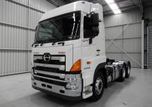 ट्रक ट्रैक्टर - ट्रैक्टर यूनिट Hino 700 SS 2848 HIGH ROOF 6x4
