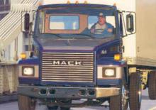 ट्रक ट्रैक्टर - ट्रैक्टर यूनिट Mack CM400 4-point cab E5-240 4x2