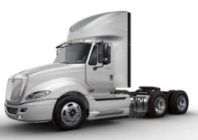 ट्रक ट्रैक्टर - ट्रैक्टर यूनिट International PROSTAR 122 Day Cab Navistar N13 6x4