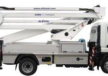 ट्रेलर माउंटेड आर्टिकुलेटिंग बूम लिफ्ट Oil & Steel Snake 2815 Compact