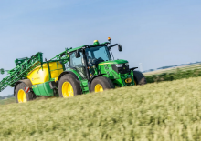ट्रेल्ड फील्ड स्प्रेयर John Deere M732i