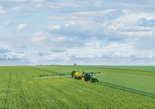ट्रेल्ड फील्ड स्प्रेयर John Deere M732i
