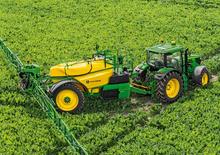 ट्रेल्ड फील्ड स्प्रेयर John Deere M952
