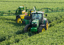 ट्रेल्ड फील्ड स्प्रेयर John Deere M952i
