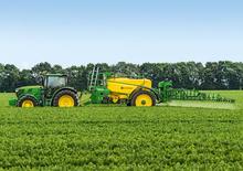 ट्रेल्ड फील्ड स्प्रेयर John Deere M962