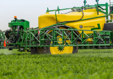 ट्रेल्ड फील्ड स्प्रेयर John Deere M962i
