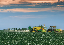 ट्रेल्ड फील्ड स्प्रेयर John Deere M962i