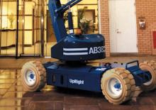 व्हील्ड आर्टिकुलेटिंग बूम लिफ्ट UpRight AB 38 W