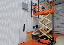 व्हील्ड सिज़र लिफ्ट JLG 1532R