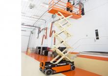 व्हील्ड सिज़र लिफ्ट JLG 1932R