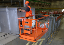 व्हील्ड सिज़र लिफ्ट JLG R3246 