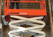 व्हील्ड सिज़र लिफ्ट Snorkel S3215E
