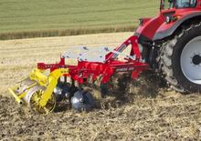कल्टीवेटर Pöttinger Synkro 3020